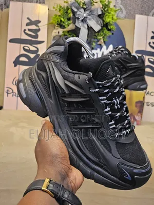 Adidas Adistar Jellyfish  
Tripple Black