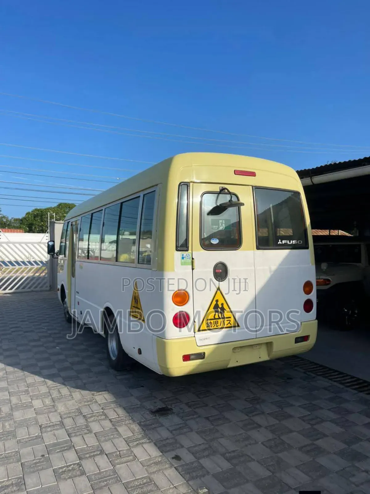 Mitsubishi Fuso Rosa 2019 Yellow