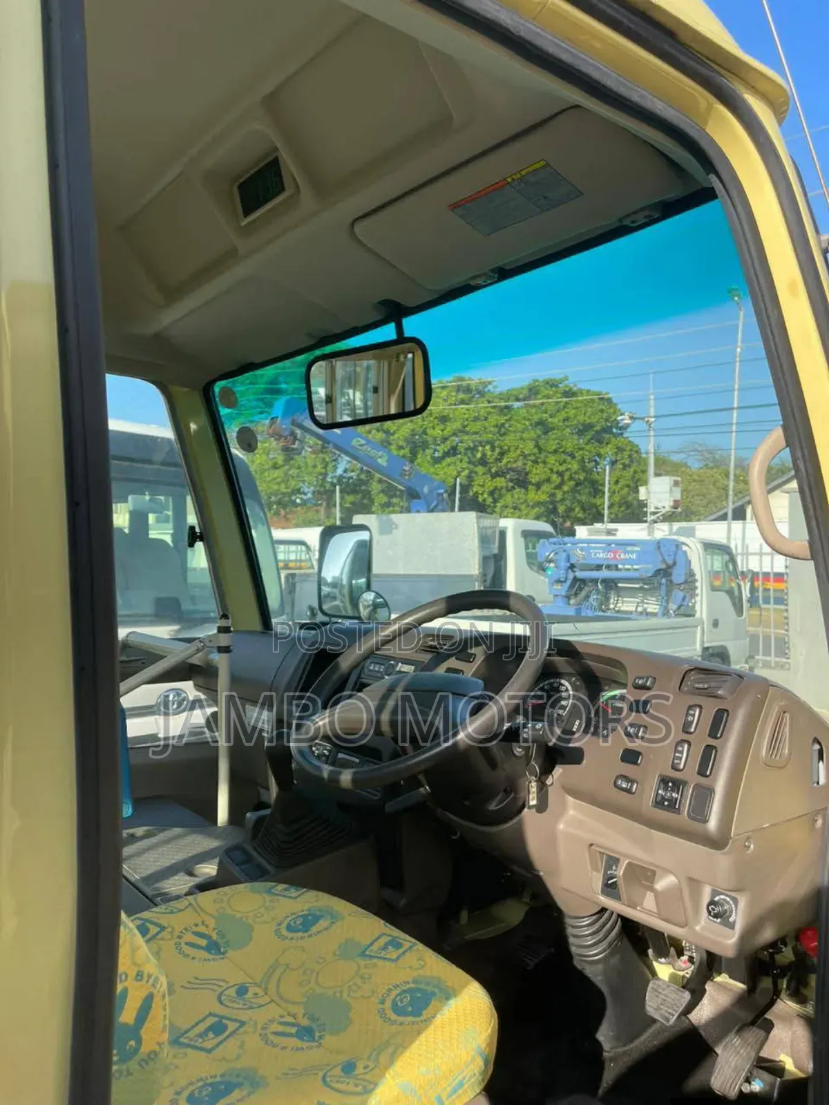 Mitsubishi Fuso Rosa 2019 Yellow