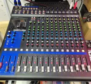 Yamaha Mg16xu 16-Channel Mixing Console.