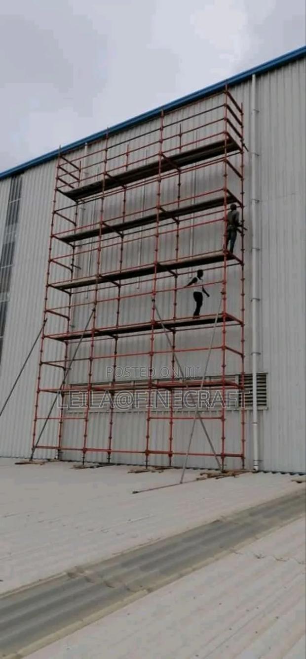 Scaffolding Systeem Braced With Tubes for Hire