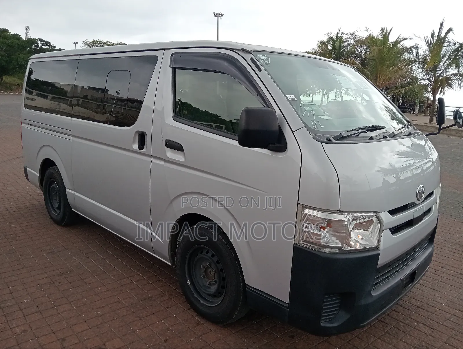 Toyota HiAce 2018 Silver