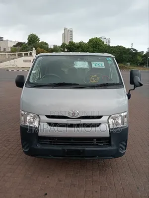 Toyota HiAce 2018 Silver