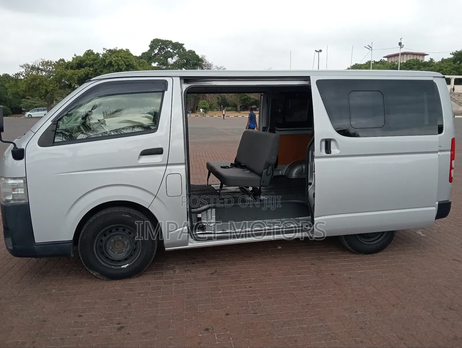 Toyota HiAce 2018 Silver