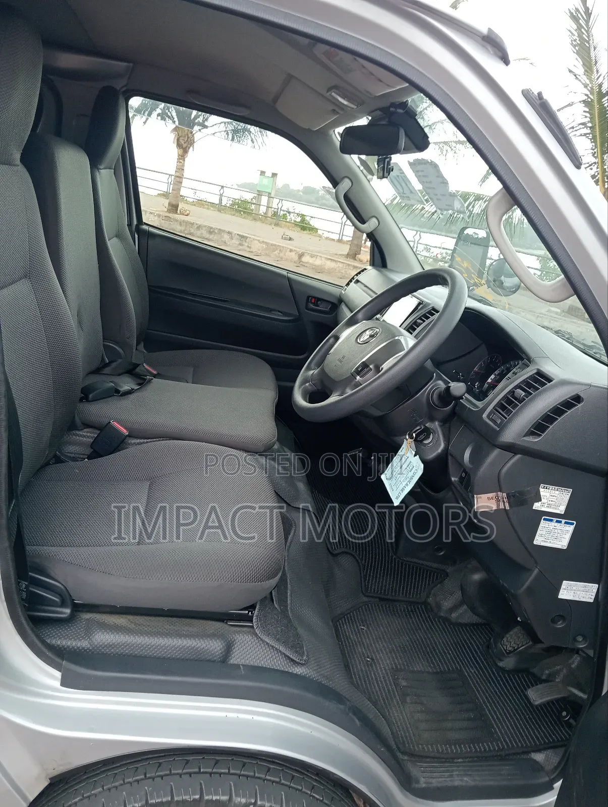 Toyota HiAce 2018 Silver