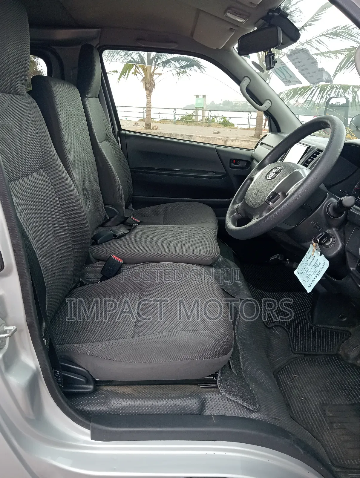 Toyota HiAce 2018 Silver