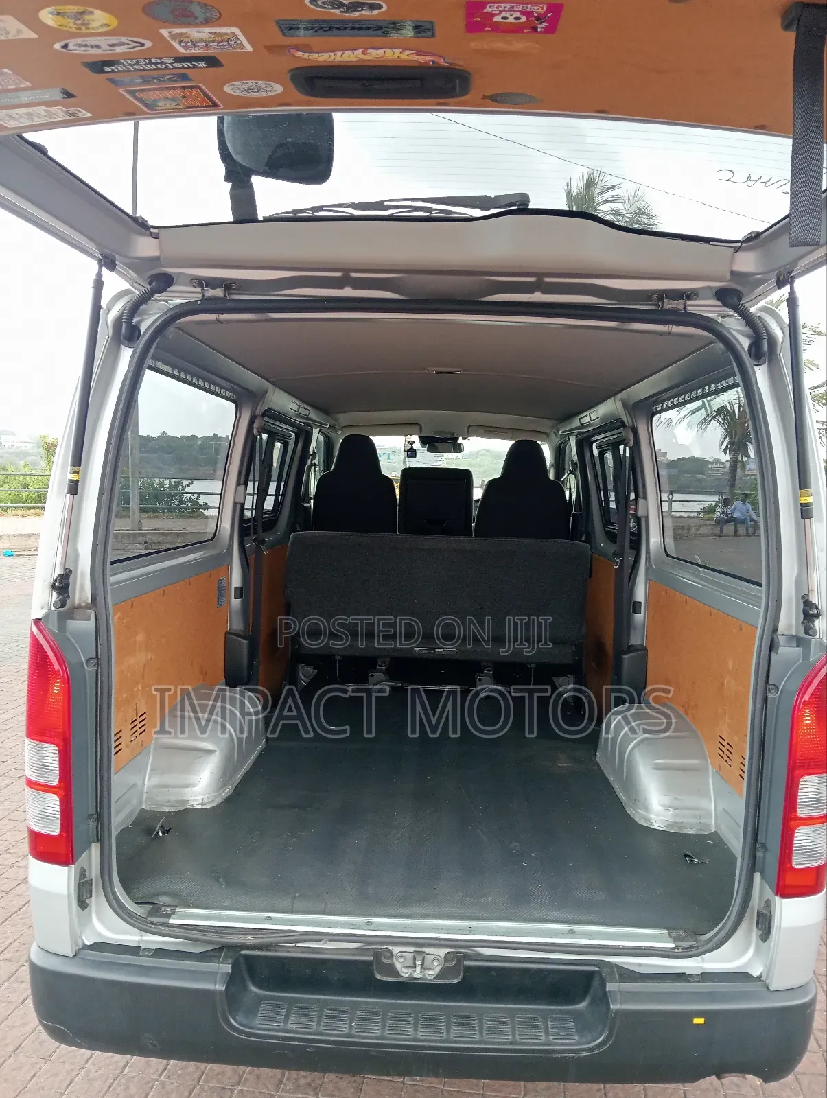 Toyota HiAce 2018 Silver