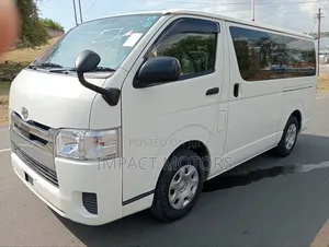 Toyota HiAce 2019 White