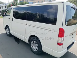 Toyota HiAce 2019 White