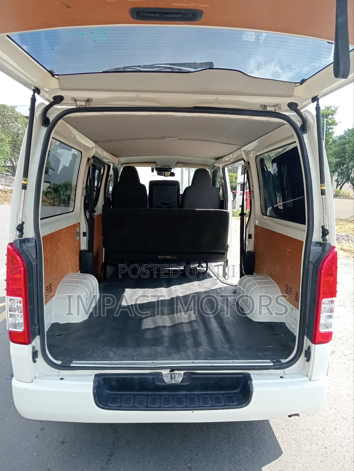 Toyota HiAce 2019 White