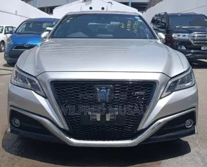 Toyota Crown 2018 Silver