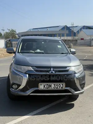 Mitsubishi Outlander 2.0 PHEV AWD 2016 Gray