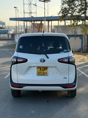 Toyota Sienta 1.5 Hybrid FWD 2016 White
