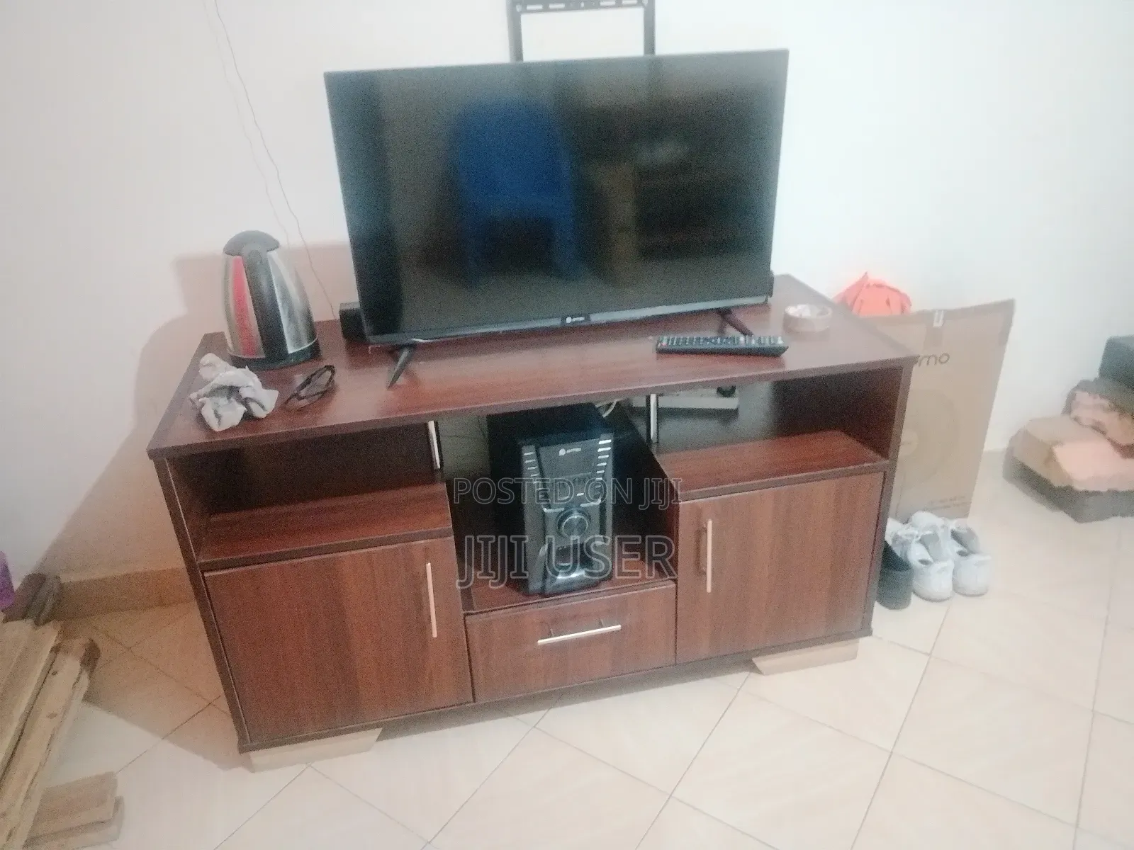 Tv Cabinet With Enough Storage for Utensils