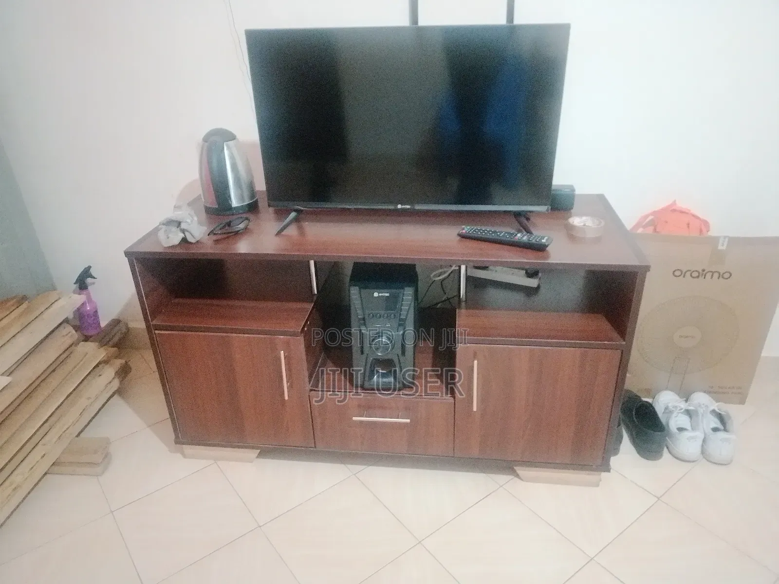 Tv Cabinet With Enough Storage for Utensils