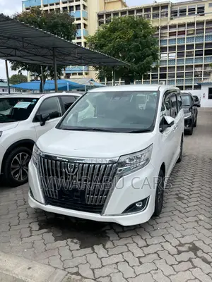 Toyota Esquire 2018 Red