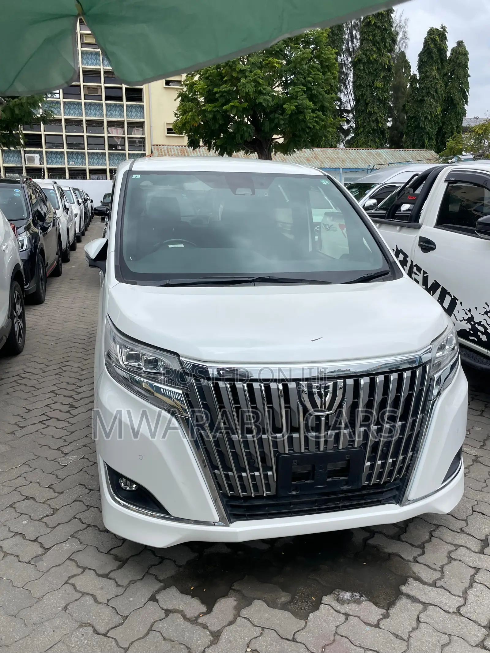 Toyota Esquire 2018 Red