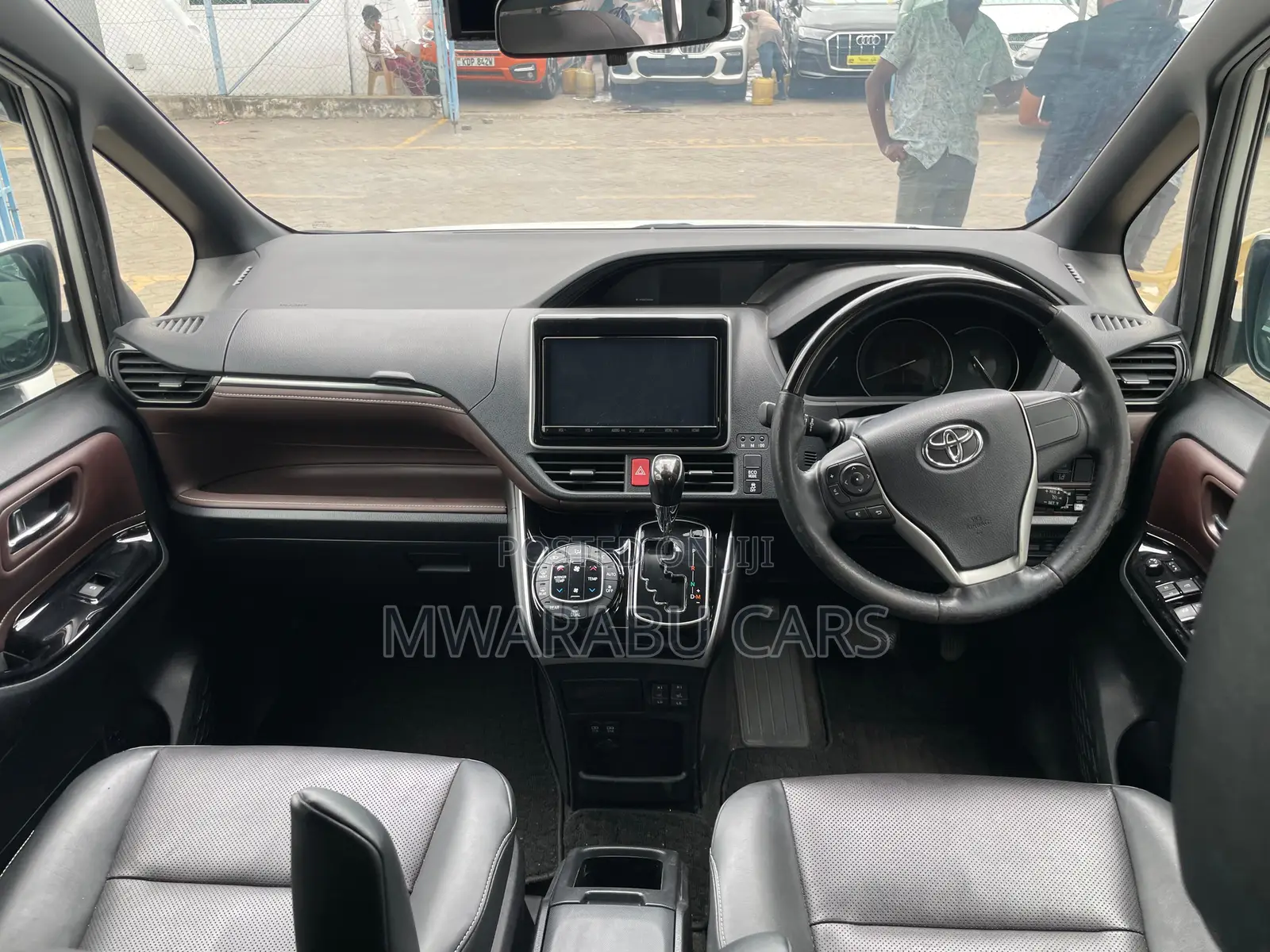 Toyota Esquire 2018 Red