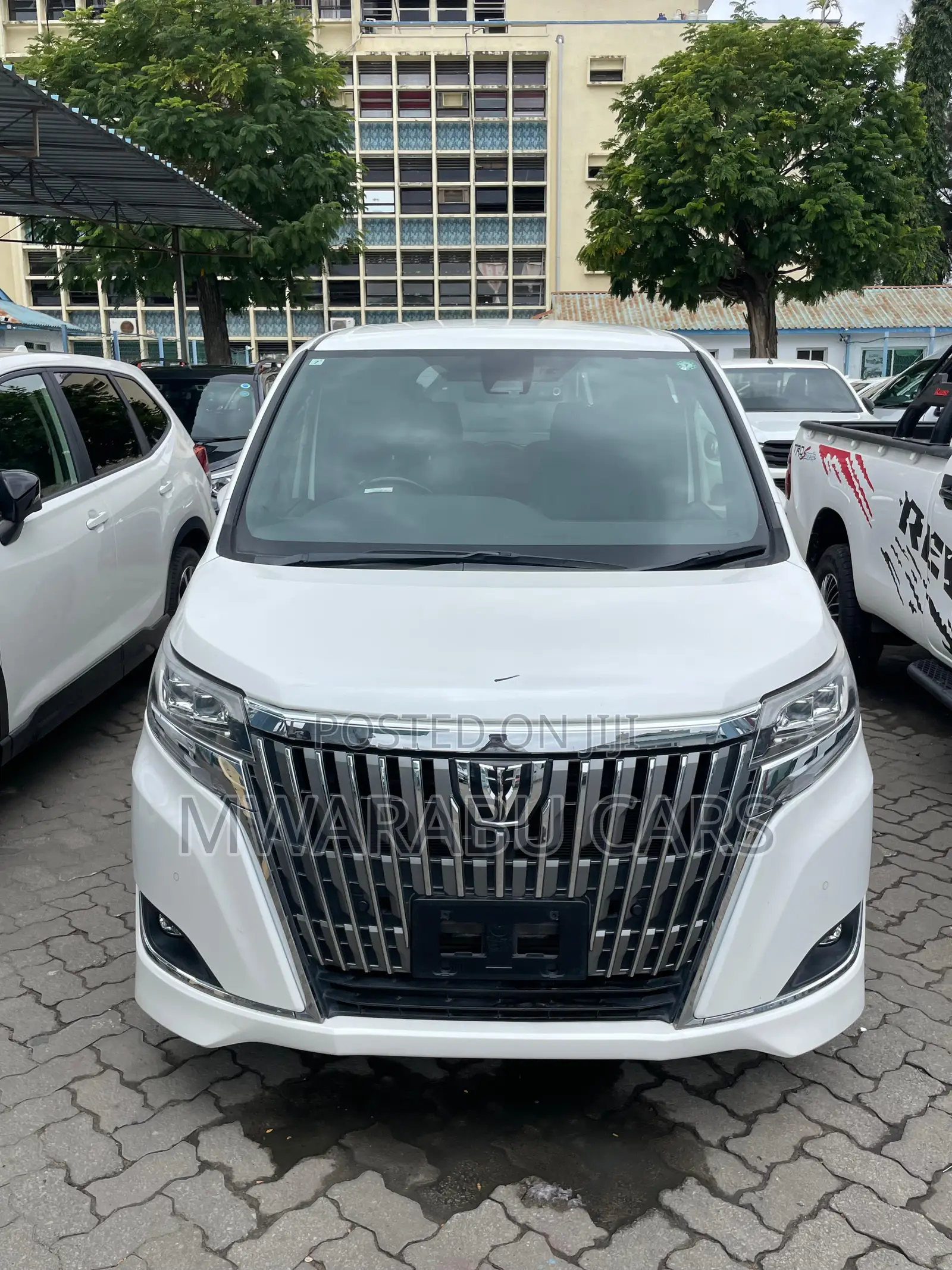 Toyota Esquire 2018 Red