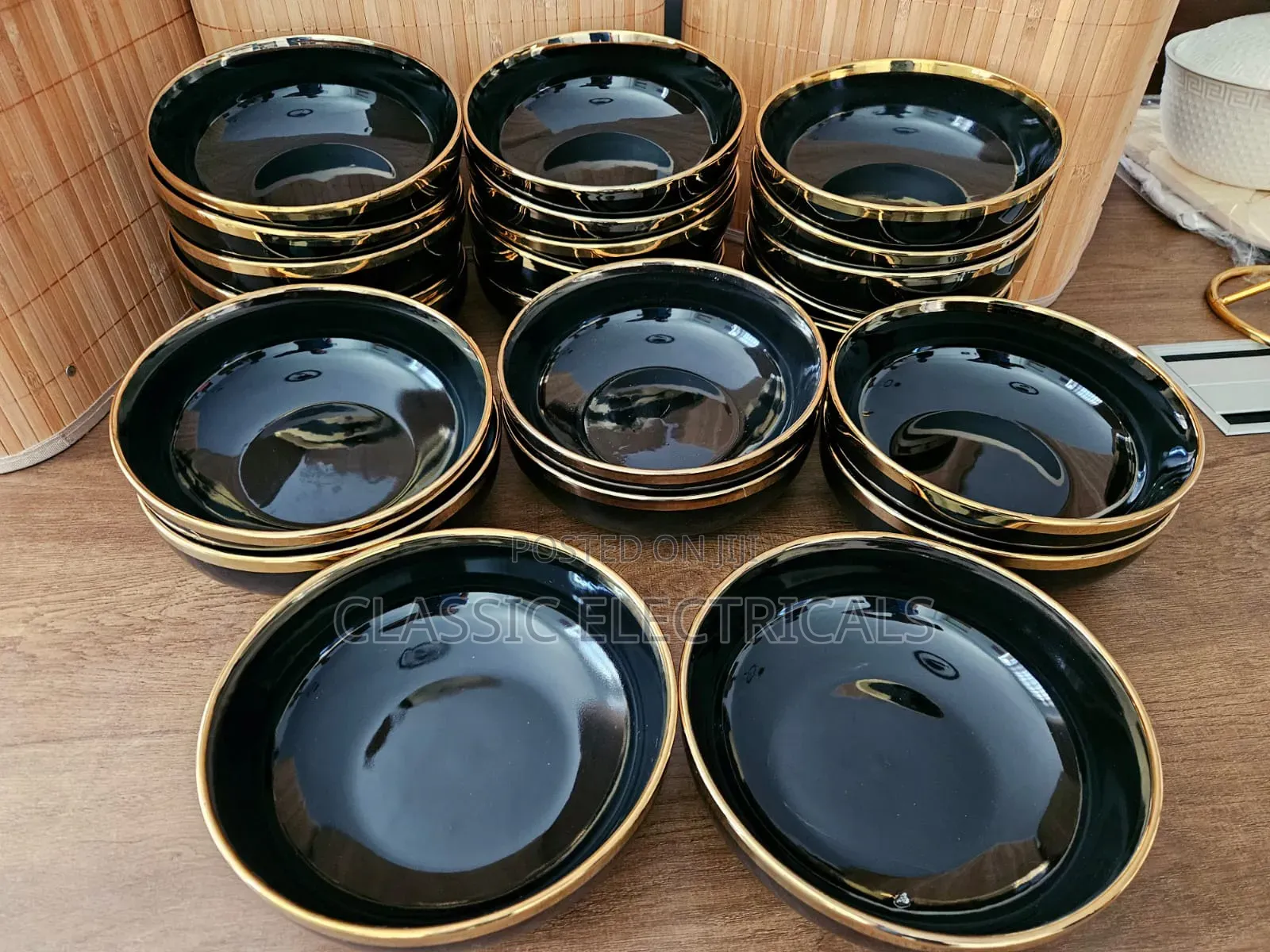 21cm Black Gold Line Serving Bowl
