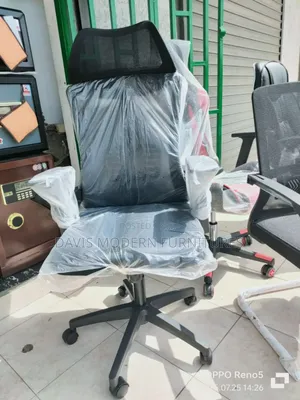 Ergonomic Mesh Office Chair With Headrest and Adjustable Height