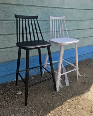 **Modern Wooden Bar Stools With Spindle Backrest (Black