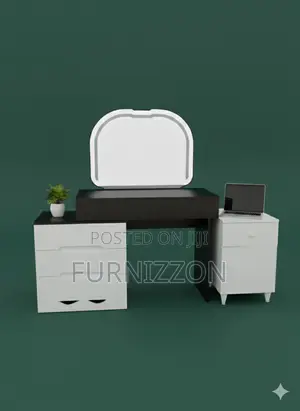 Quality Dressing Table With Mirror and Drawers