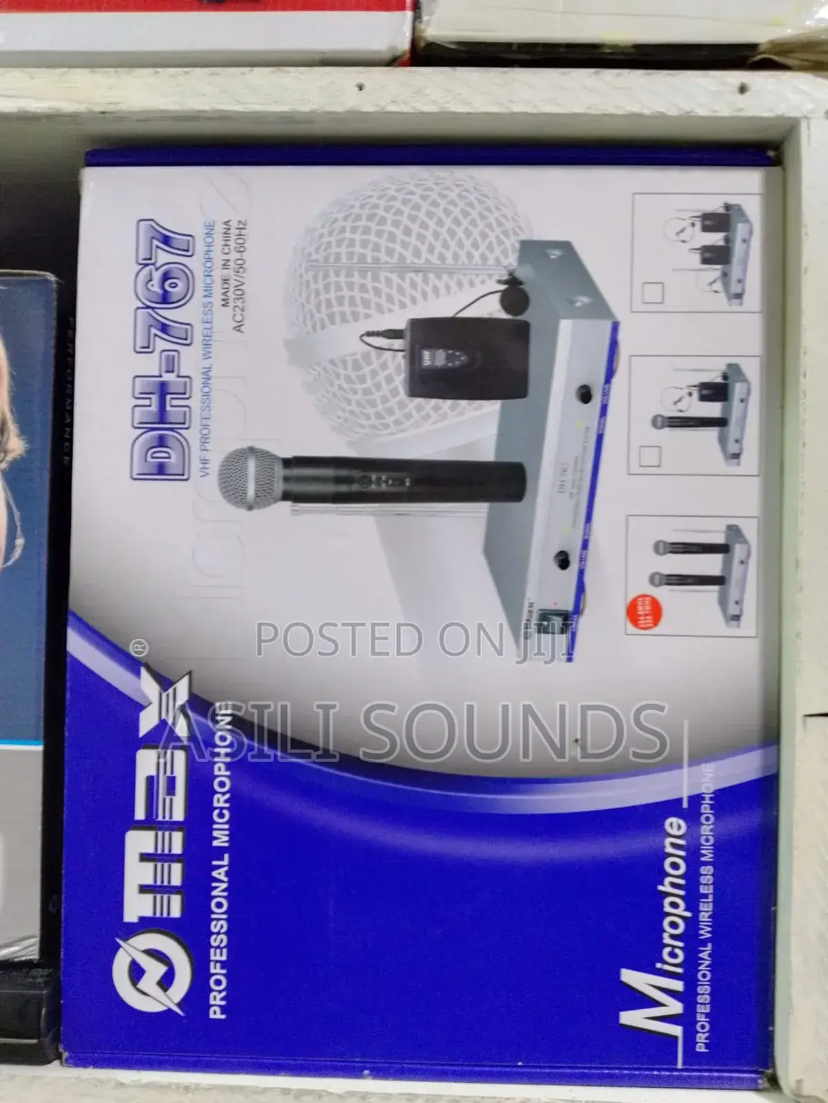 Omax Dh-767 Professional Wireless Microphone System, a Versatile