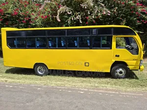 Isuzu NQR 2015 Yellow