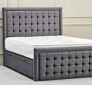 Modern Cube Tufted Bed Size 5 by 6 for Sale