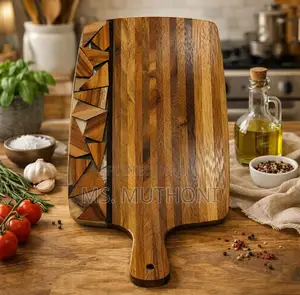 Premium Handcrafted Acacia Wood Cutting Board With a Geometric Inlay