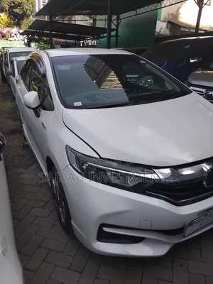 Honda Fit Shuttle 1.5 Hybrid 4WD 2019 White