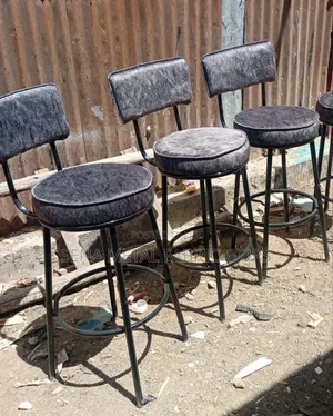 Kitchen Counter/Bar Stools With Black Frame