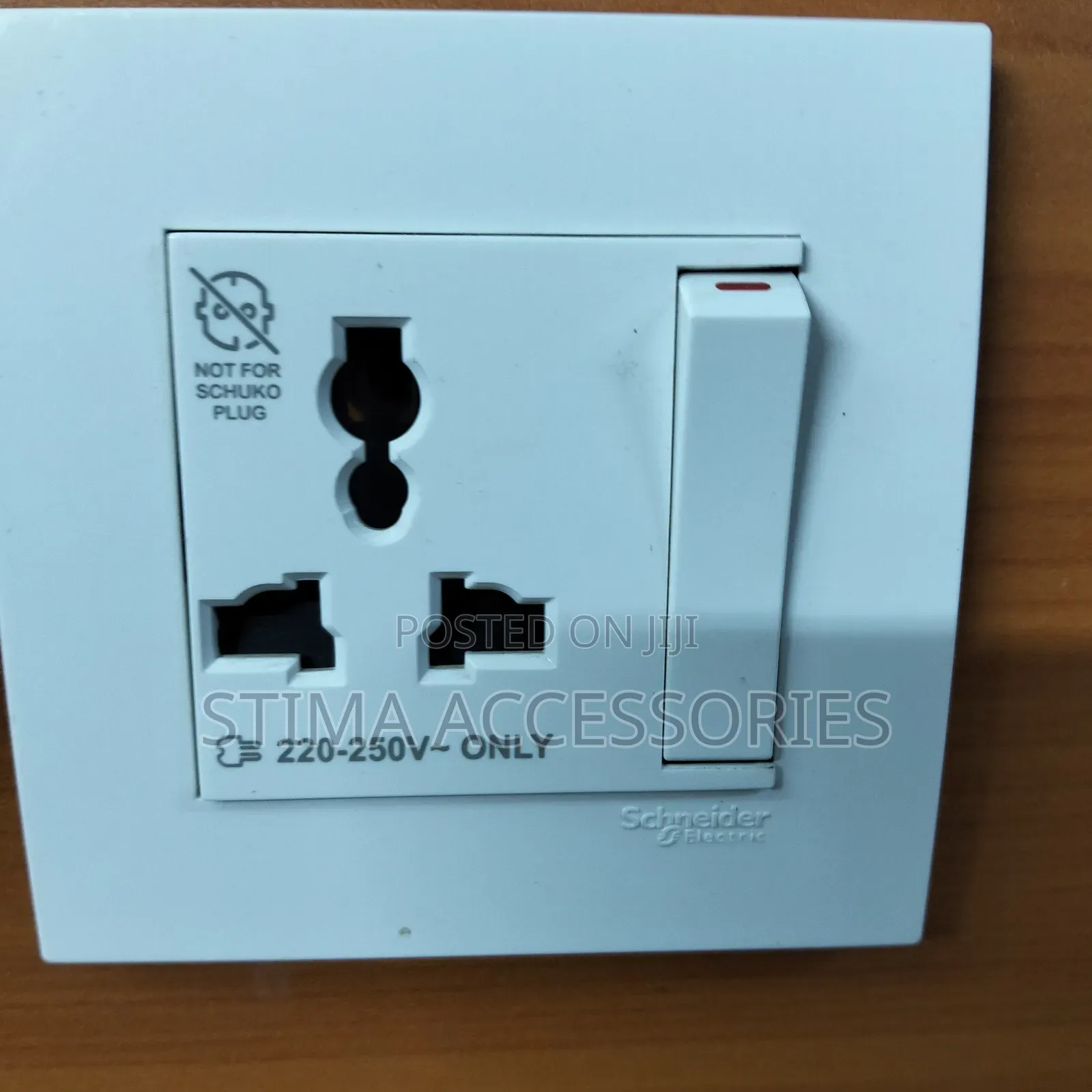 Universal Single Socket