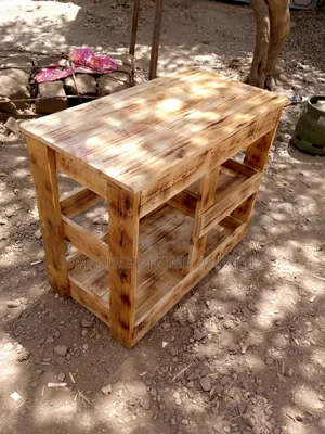Pallet . Kitchen Table Stand