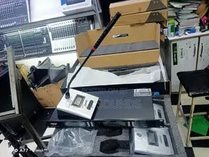 Shure 4-in-1 Uhf Wireless Gooseneck Conference Microphone System.