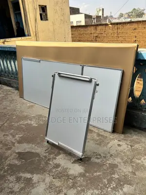 Rotatable Stand for Flipping Charts