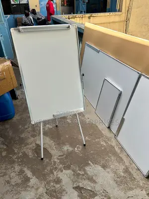 Strong Flipping Chart Stand