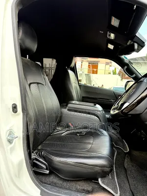 Toyota HiAce 2019 White