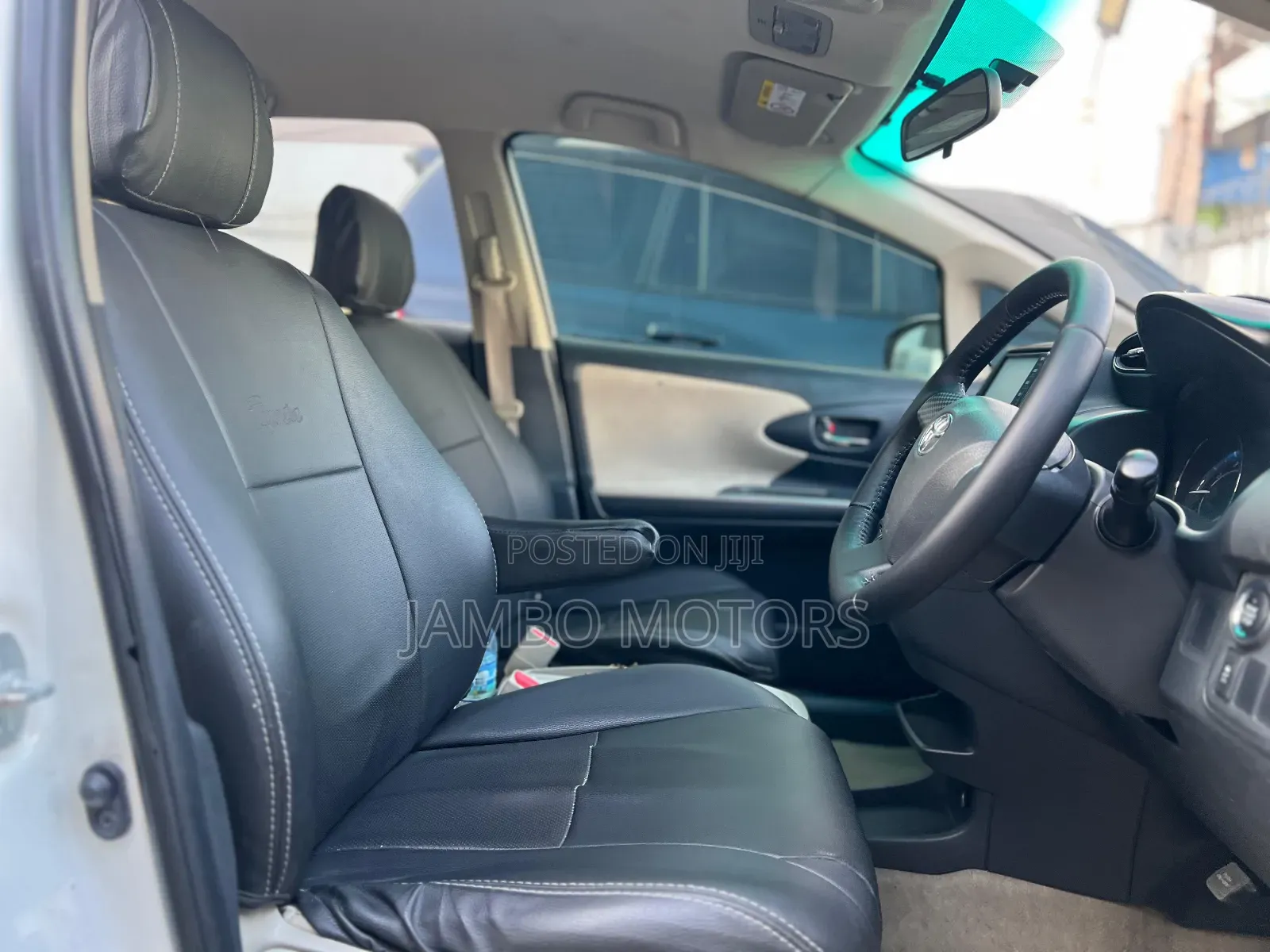 Toyota HiAce 2019 White