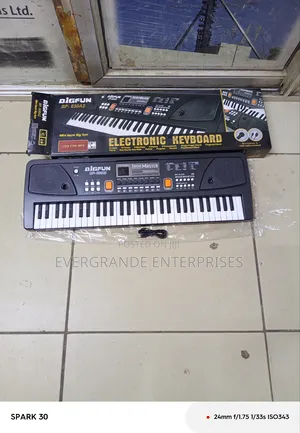 Keyboards/Piano 61 Key Keyboard