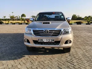 Toyota Hilux 2025 Brown