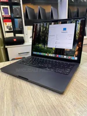 Laptop Apple MacBook Pro 2023 M3 14-inch 18GB Apple M3 Pro SSD 512GB