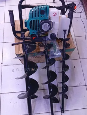 Power Action Earth Auger
2strock
52cc
2000 Watts
Comes With 3 Drills
