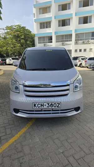 Toyota Noah 2010 Purple