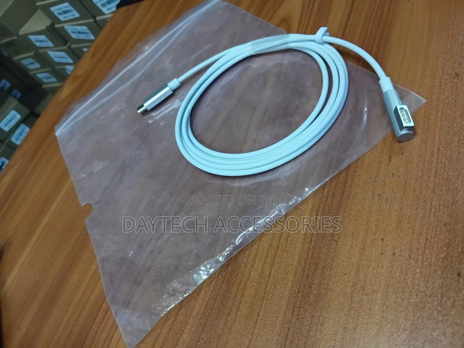 The Usb-C to Magsafe 1 (L-Tip) Charging Cable.