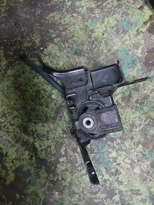 Toyota Yaris Hybrid Gearbox Mount 1.5 12372-0m100 / 12372-22120