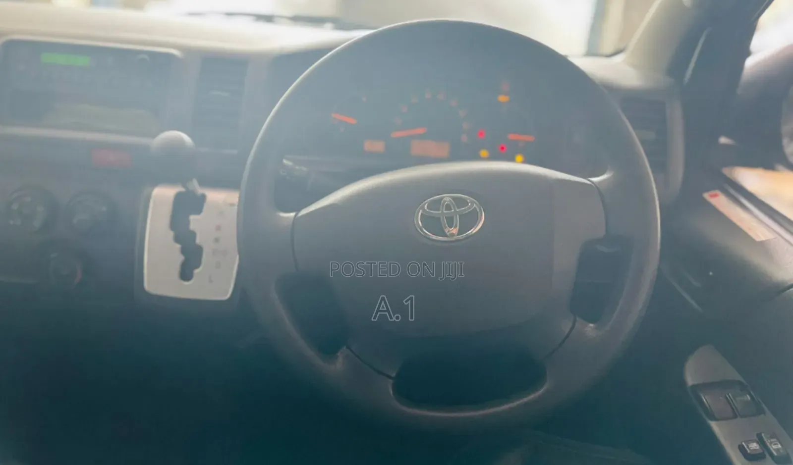 Toyota HiAce 2018 Silver