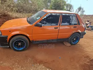 Toyota Starlet 2005 Orange