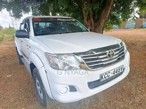 Toyota Hilux 2013 White